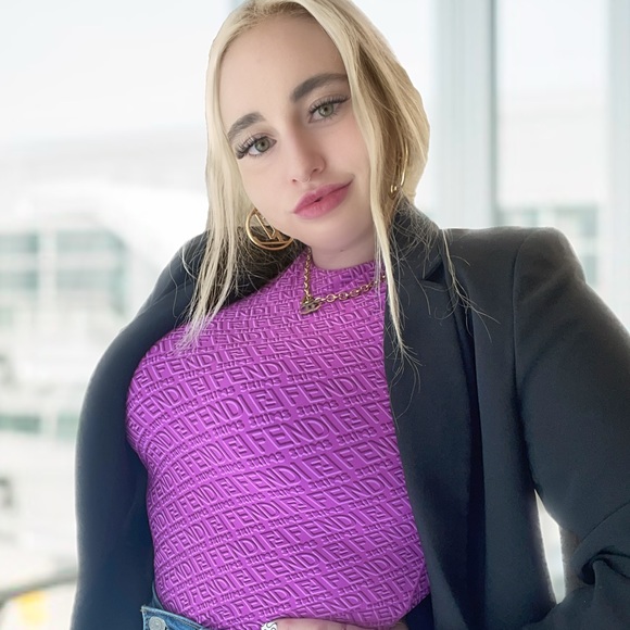 Meet your Posher, Erin - Picture 3 of 6